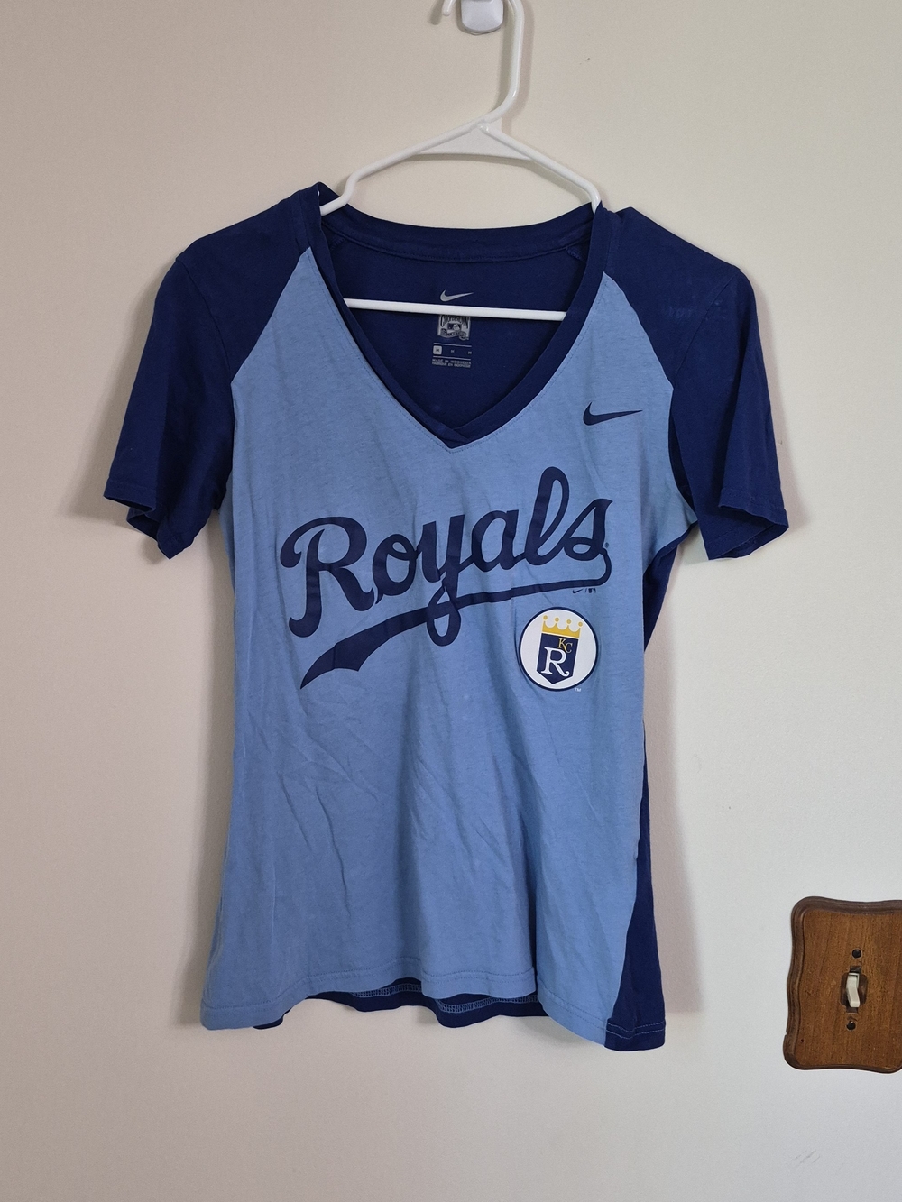 Nike Women’s Royals V-Neck Tee in Light Blue/Navy- Size Medium